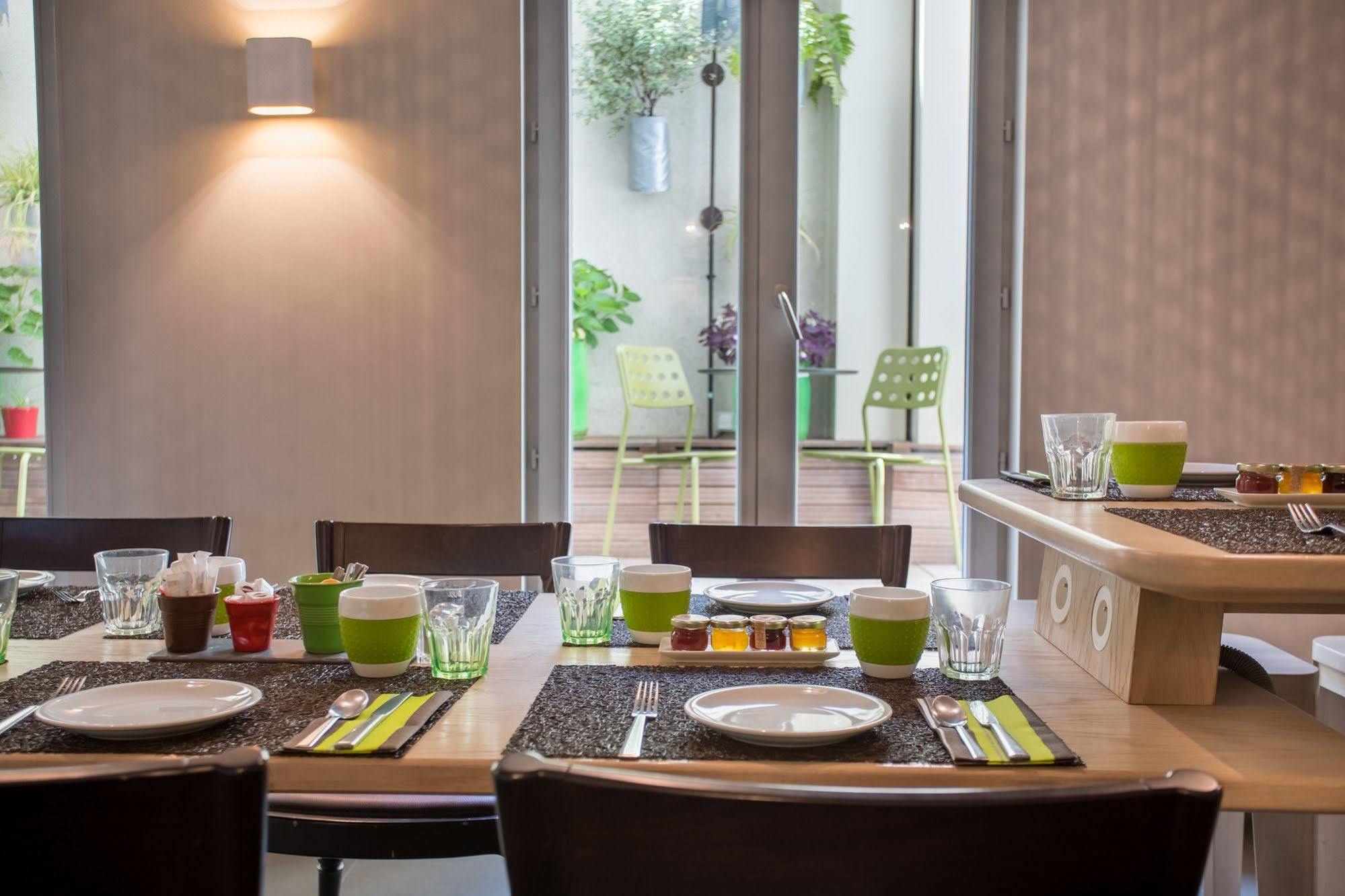Hotel Le Marcel Paris Gare De L'Est Екстериор снимка