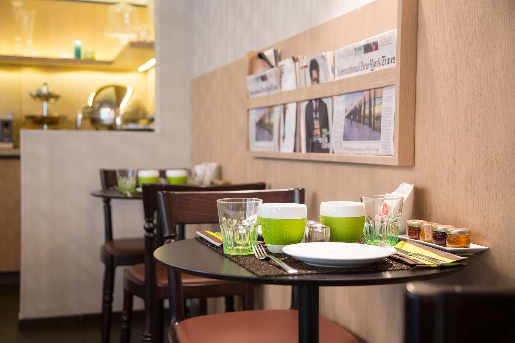 Hotel Le Marcel Paris Gare De L'Est Екстериор снимка